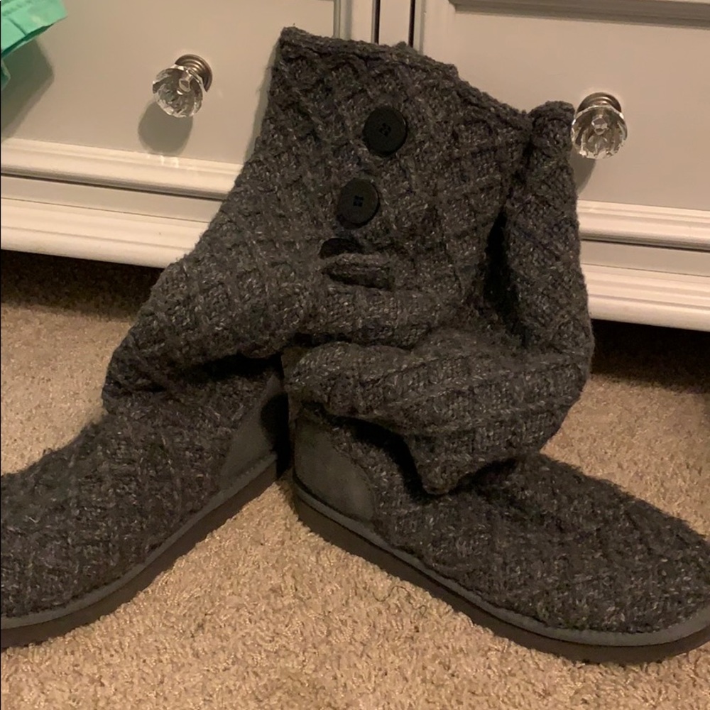 gray uggs. EVERYTHING MUST GO!! make me an offer